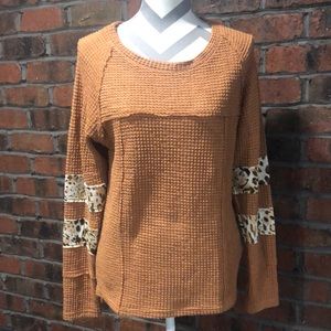 Women’s long-sleeve top. Size Small.